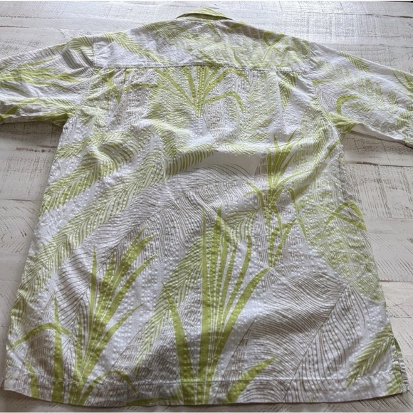 Tommy Bahama Green and White Casual Button Down Shirt- Medium - Picture 8 of 9